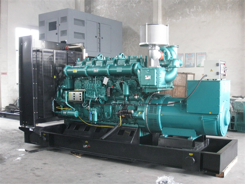 双柏200KW 柴油发电机的油耗是多少？